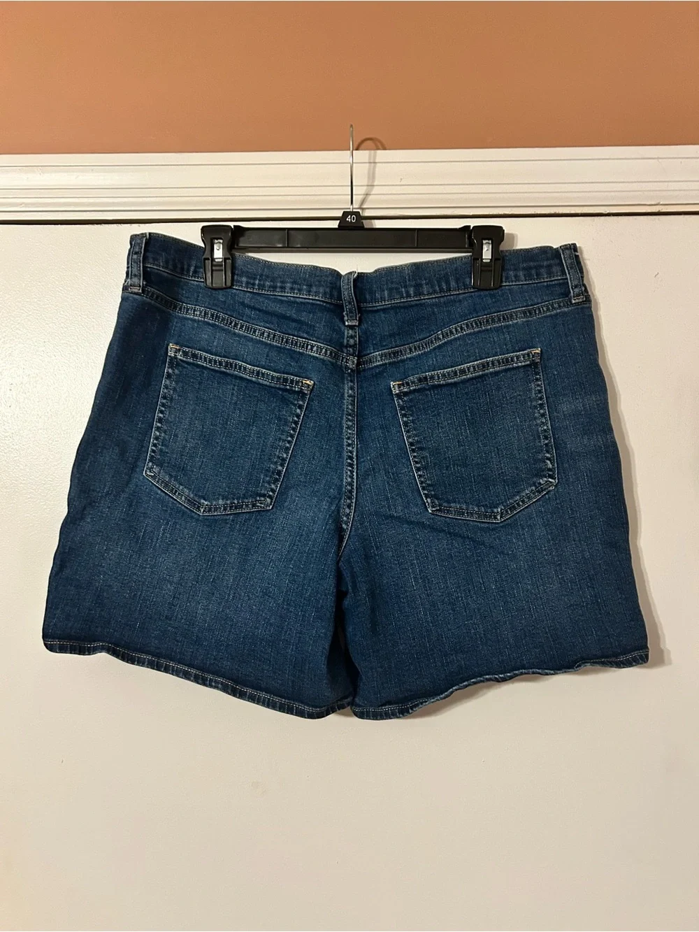 GAP Denim Mid Rise 5” Shorts Size 32 Dark Wash Stretch Jean Shorts